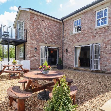 Moor End Manor Villa Poulton-le-Fylde Dış mekan fotoğraf